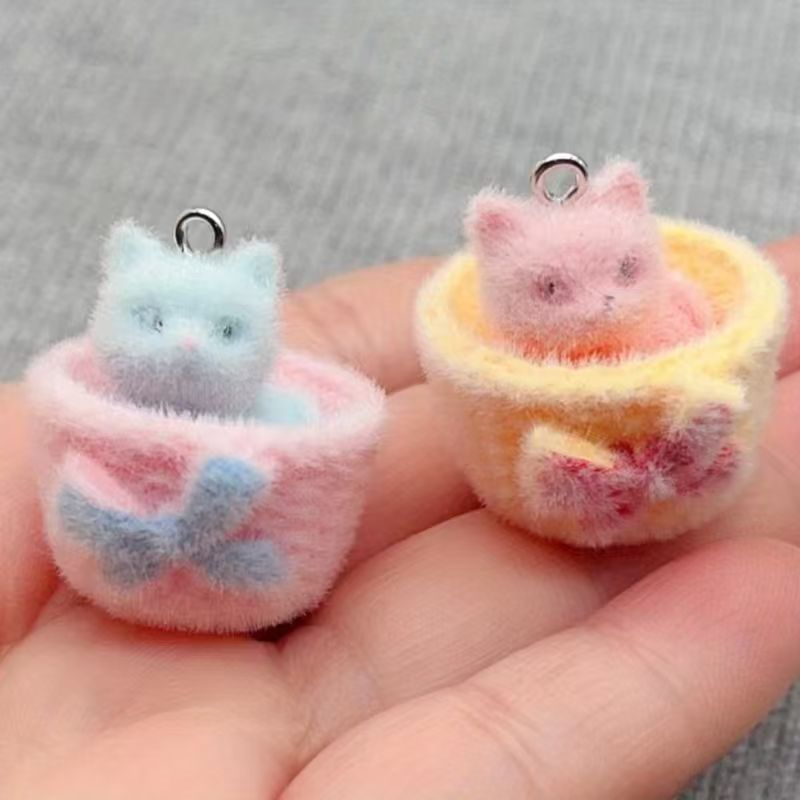 4 Stück 3D-Plüsch-Katzenanhäng – Resin Art For Sale Bewertung und Preis