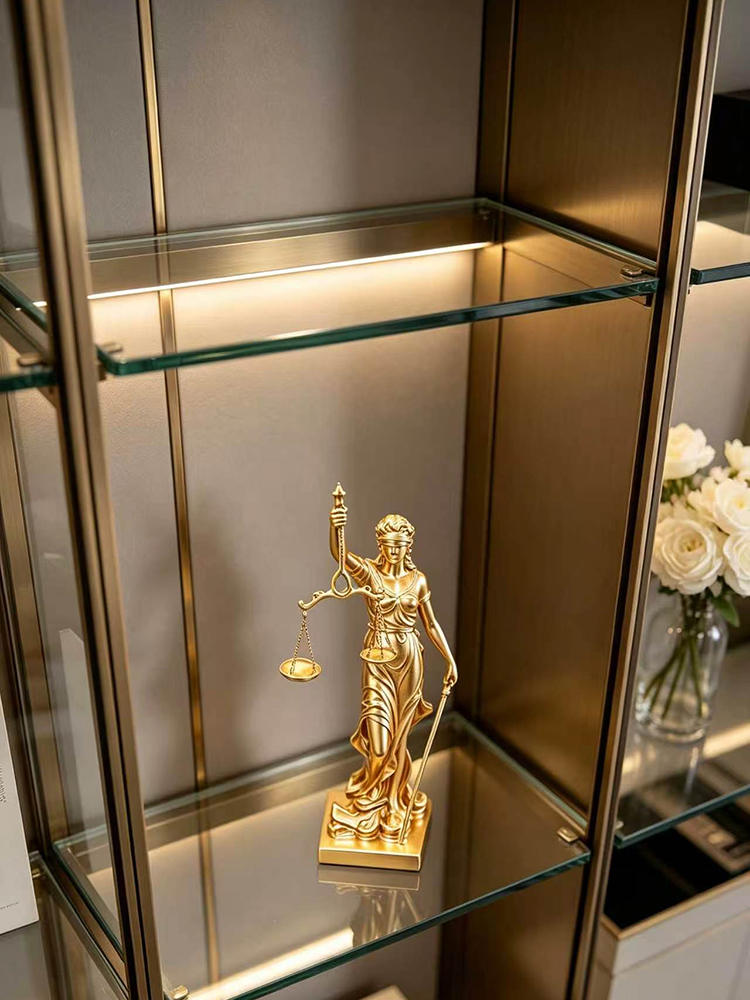 Luxuriöse Goldene Justizstatue – Resin Art For Anniversary Gift Bewertung und Preis
